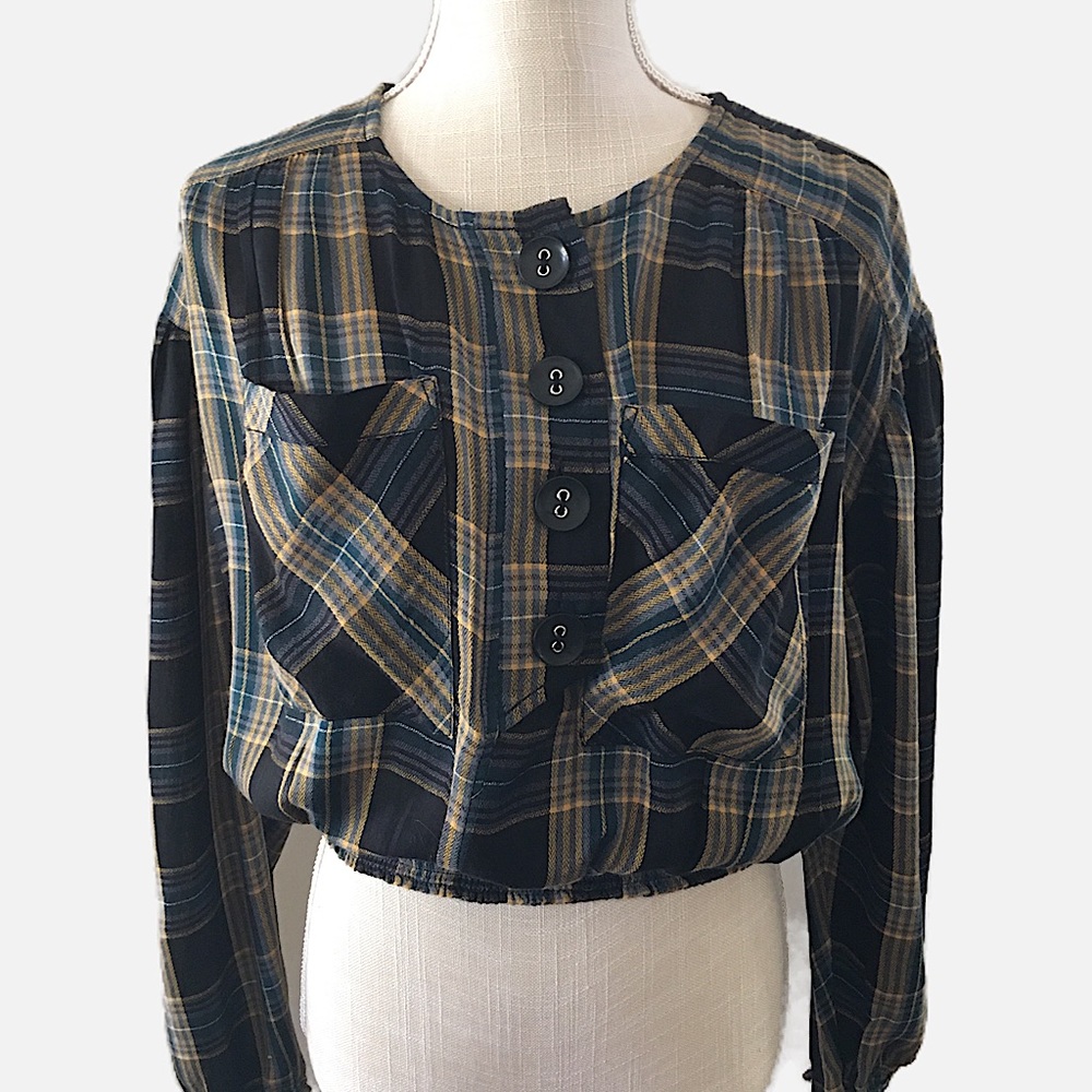 Free People plaid long sleeve blouse, cropped, pockets, buttons, sz XS